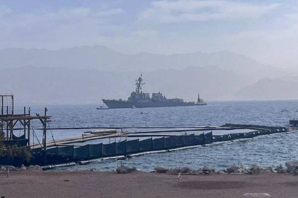 ناوشکن موشکانداز آمریکا وارد بندر ایلات اسرائیل شد