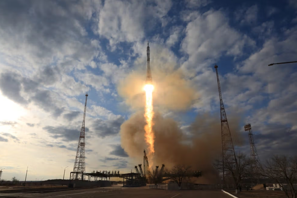 إيران تطلق ثلاثة أقمار صناعية من روسيا في مهمة مشتركة بصاروخ سويوز