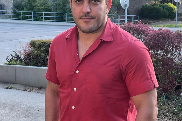 حمایت احسان لشگری از اعتراضات سراسری: حالا باز هم صدای مردم را نشنوید