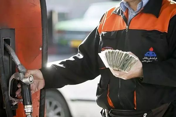 بعد قرار الحكومة بشأن البنزين.. إيرانيون: بداية موجة غلاء جديدة و"الموت البطيء" بانتظارنا