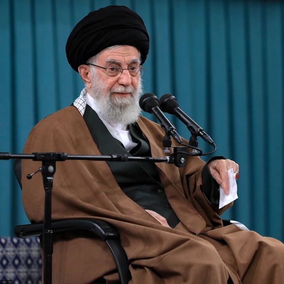 خامنهای: اگر به حرفهایم درباره فساد گوش میکردند وضع بهتری داشتیم