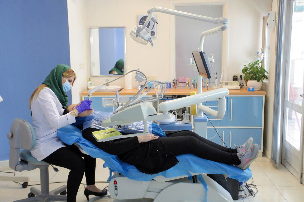 File photo shows a dentist treating a patient at a clinic in Iran, where rising inflation and declining purchasing power have made dental care increasingly unaffordable for many families.