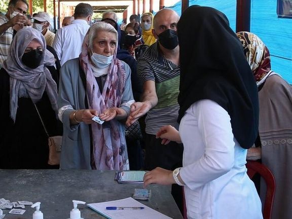 معاون وزارت بهداشت: به دلیل نبود واکسن اسپوتنیک، دوز دوم به افراد آسترازنکا بزنید