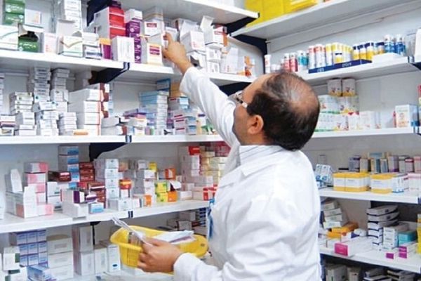 نقابة الدواء في إيران: تهريب الأدوية إلى أفغانستان والعراق يخلق نقصًا في السوق المحلية