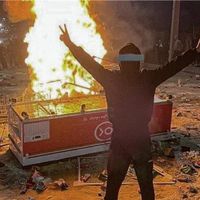 گزارشها از کشتار گسترده معترضان با شلیک گلوله جنگی در سراسر ایران حکایت دارد