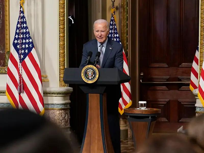 بايدن: نشر الأسطول الأميركي بالقرب من إسرائيل رسالة إلى إيران كي "تتوخى الحذر"