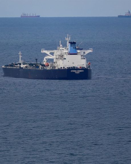 أميركا تضيف عشرات الشركات والسفن إلى قائمة العقوبات المرتبطة بإيران