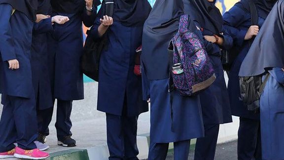 انتحار طالبة إيرانية بعد تعنيفها وتهديدها.. بسبب "طلاء أظافر"