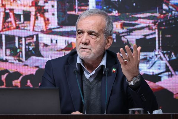 الرئيس الإيراني.. متحدثًا عن الأزمات: الله يختبرنا ويريد إيقاظنا