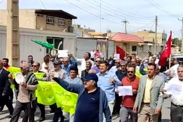 Iranian Pensioners, Workers Stage Protests Against Poverty