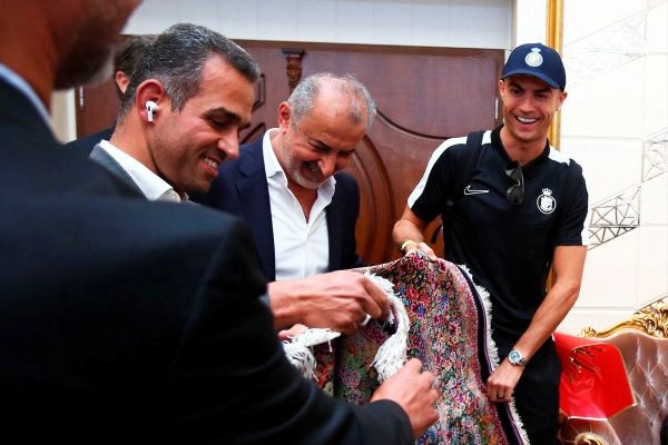 Iranian Fans Flock To Ronaldo’s Hotel In Tehran