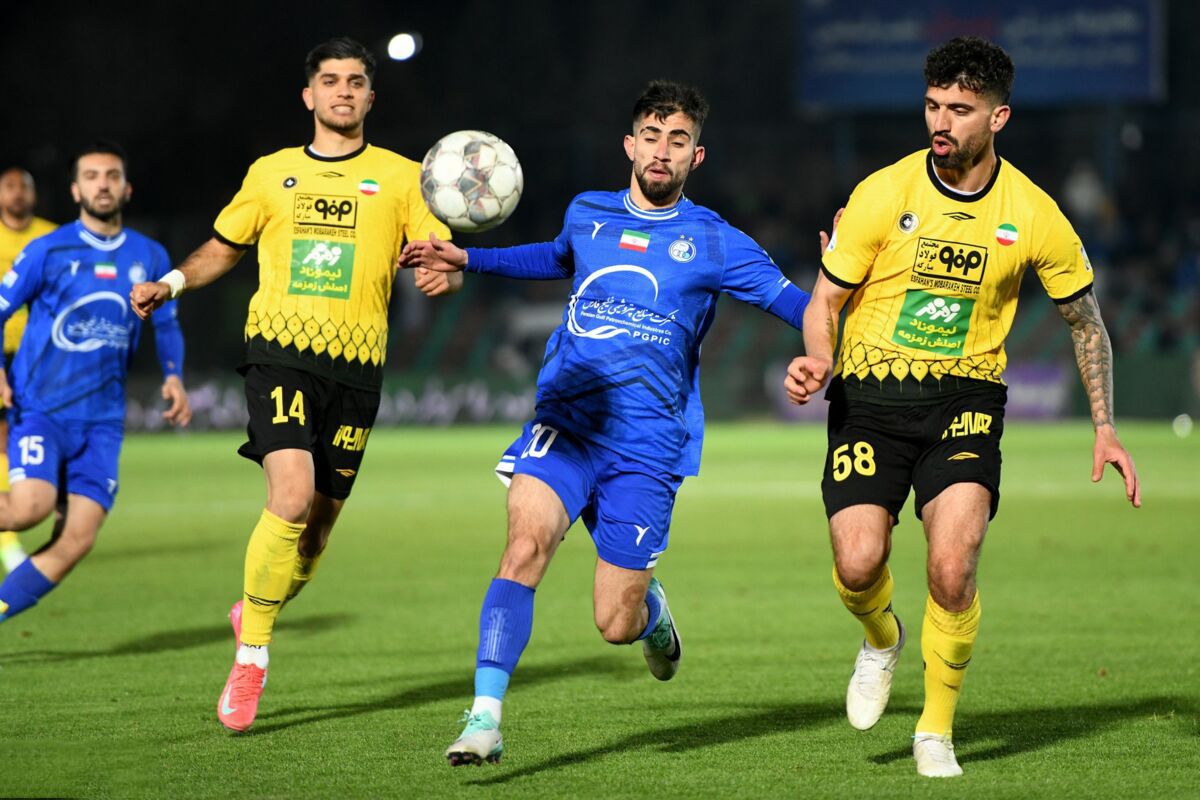 ادعای تاج، رئیس فدراسیون فوتبال: بازی سپاهان-استقلال با حضور ۶۰هزار تماشاگر برگزار می‌شود