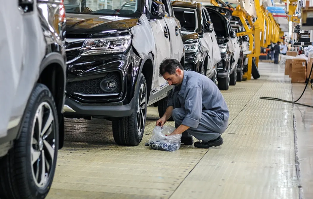 بلومبرگ: پکن و تهران برای دور زدن تحریم‌ها قطعات خودرو را با مس و روی مبادله می‌کنند