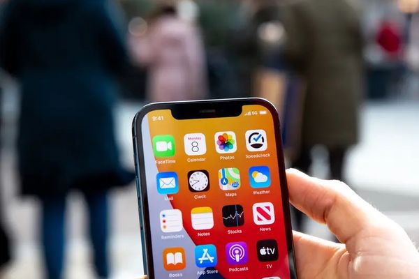 استياء شعبي في إيران بعد رفع أسعار الإنترنت ووزير الاتصالات: ليس أمامنا خيار