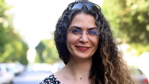 وزارت اطلاعات به بهاره هدایت هشدار داد در صورت ادامه فعالیت بازداشت میشود