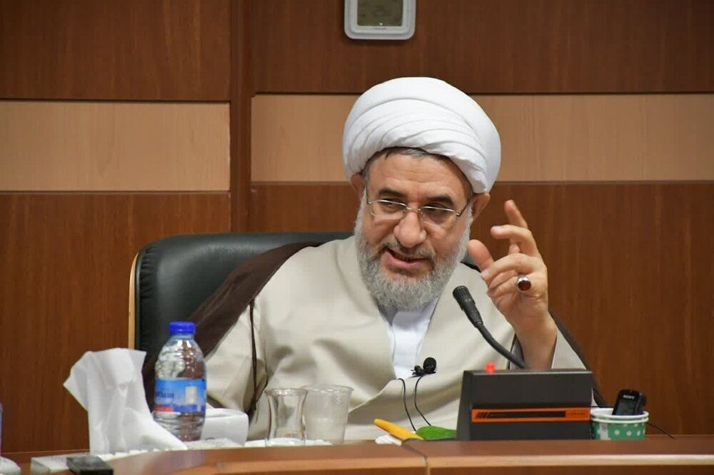 عضو مجلس خبرگان: تهدیدکنندگان خامنه‌ای «محارب» هستند