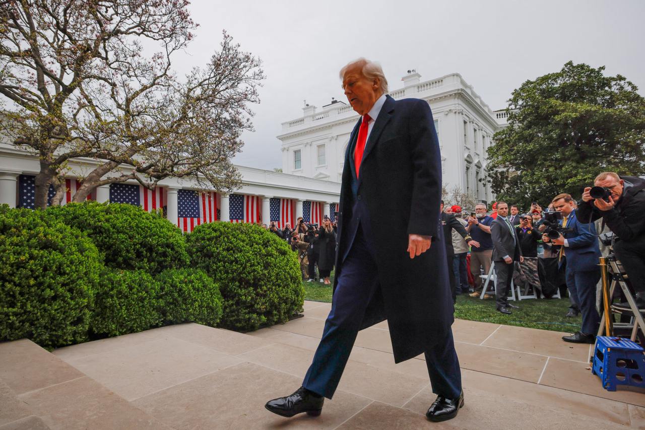 مقام‌های آمریکایی: دولت ترامپ برای مذاکرات مستقیم به تهران فشار می‌آورد