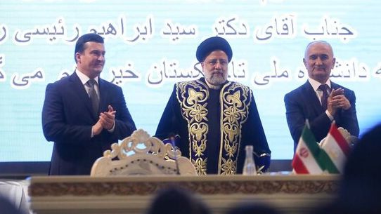 ابراهیم رئیسی: از دکترای افتخار متشکرم اما طلبگی را ترجیح میدهم