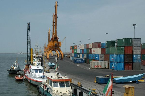 مسؤول إيراني: نقص العملات الأجنبية يعرقل استيراد السلع الأساسية