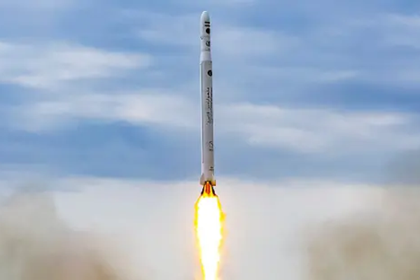 إيران تجري اختبارًا جديدًا لمركبة إطلاق أقمار صناعية جديدة