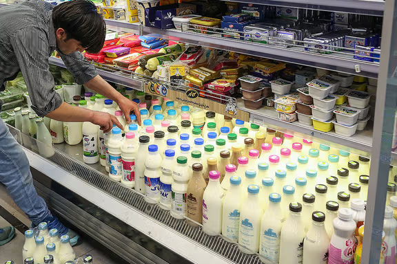 Iran’s foot-and-mouth outbreak cuts milk output as feed shortage deepens