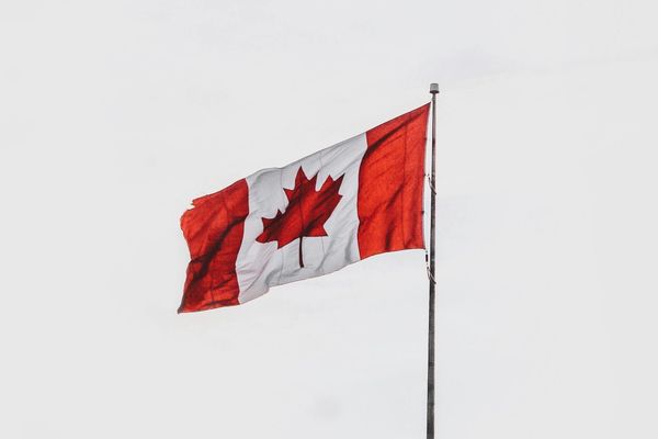 يستعين بعصابات إجرامية.. كندا تحذر من تصاعد تهديدات النظام الإيراني ضد معارضيه على أراضيها