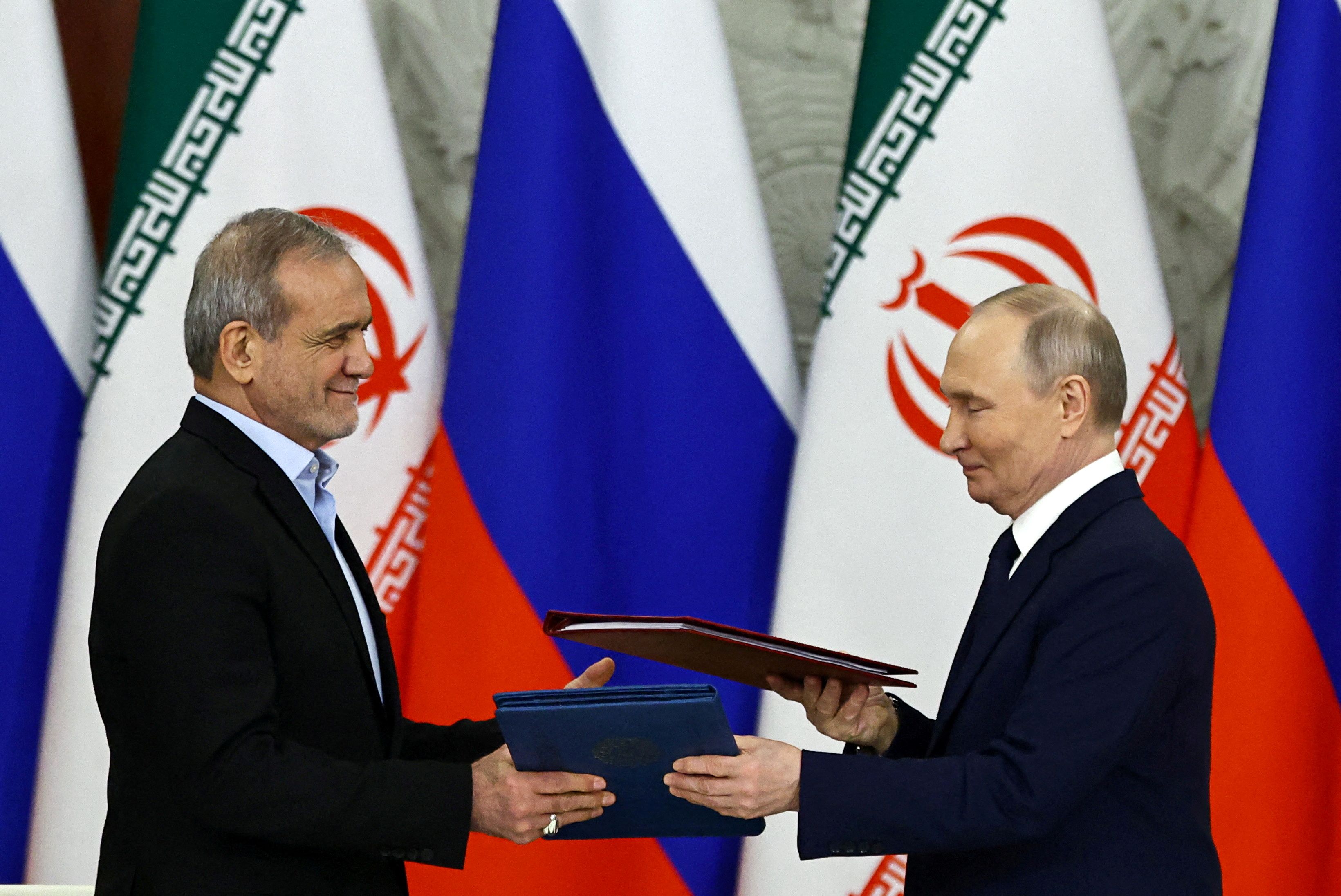Iran’s parliament ratifies 20-year pact with Russia