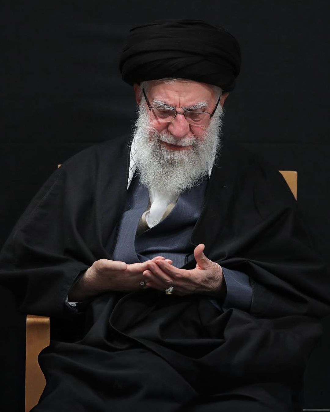 سيناتور أميركي: لو كنتُ زعيم إيران لتوجّهتُ الآن إلى المسجد للدعاء