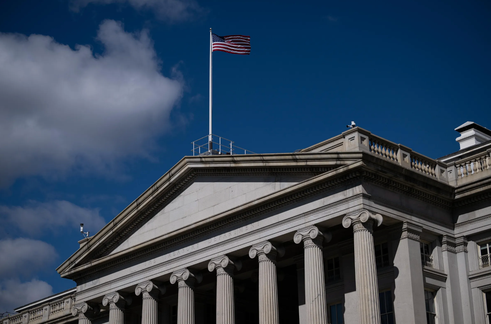 آمریکا ۲۰ فرد و نهاد را به دلیل مشارکت در تسهیل مالی به نفع نهادهای نظامی ایران تحریم کرد