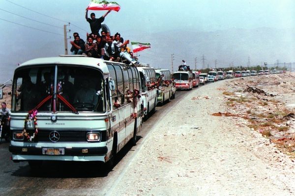 Iran’s Guards and army mark return of former POWs