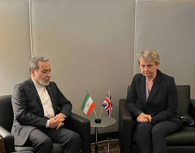 Araghchi briefs UK foreign secretary on progress in US talks