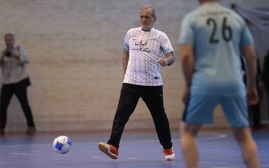 بازی پزشکیان در یک مسابقه فوتبال