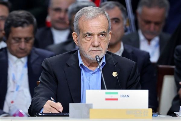 الرئيس الإيراني: خامنئي كلّفني بمتابعة تطوير تطوير العلاقات مع الصين