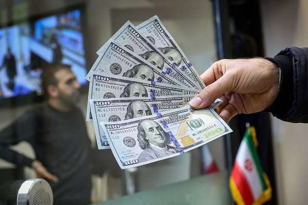 Iran's Rial Continues To Fall - iPhone At One Billion