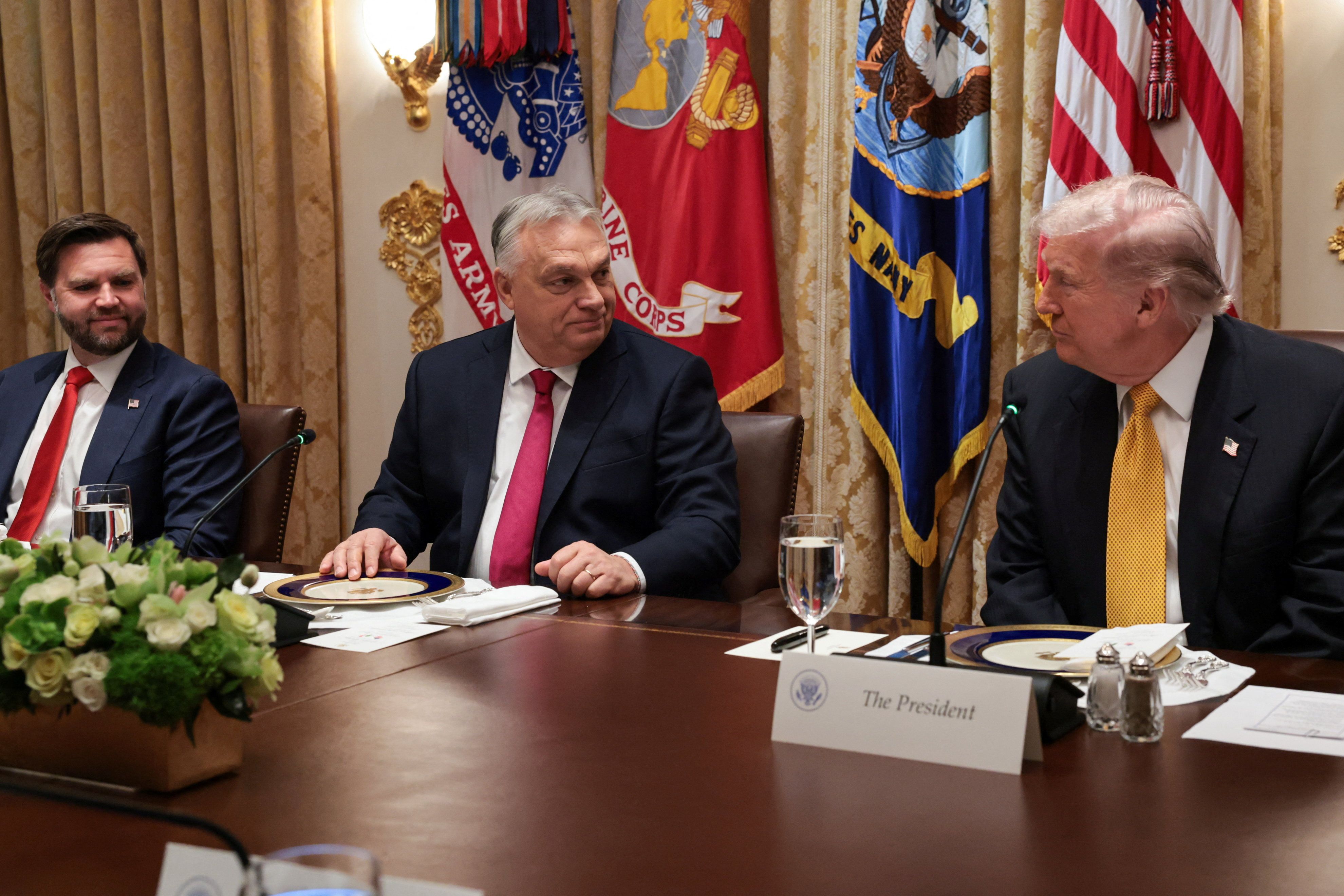 ترامپ در دیدار با اوربان: معافیت مجارستان از تحریم‌های نفت روسیه امکان‌پذیر است