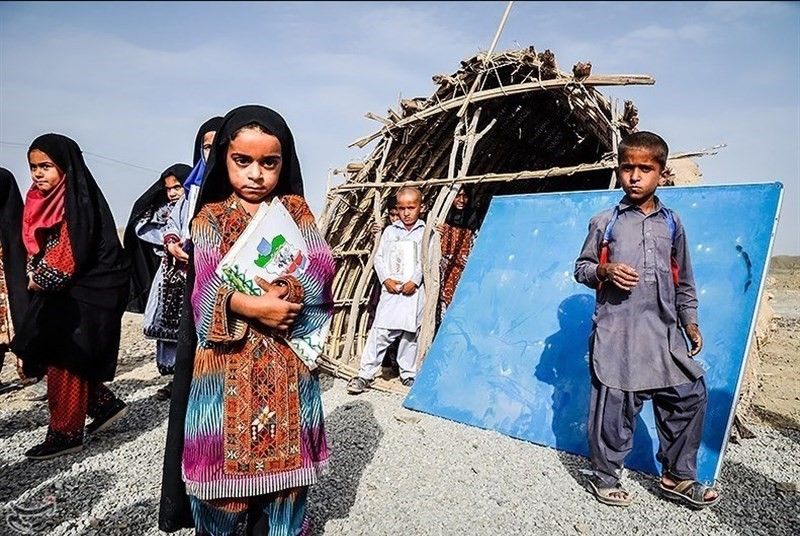 پزشکیان به‌جای حکومت از مردم خواست مشکل کمبود فضای آموزشی کشور را حل کنند