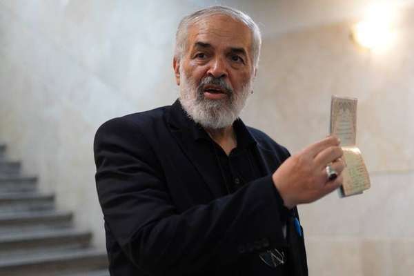 سفیر پیشین جمهوری اسلامی در مکزیک: پای زنان تحریککننده است نه پای پشمالوی مردان
