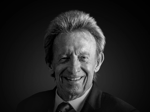 دنیس لاو، اسطوره باشگاه منچستریونایتد، در سن ۸۴سالگی درگذشت