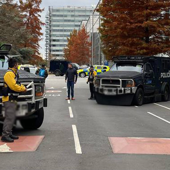 استقرار پلیس متروپولیتن لندن مقابل دفتر ایراناینترنشنال در پی تهدیدهای جمهوری اسلامی