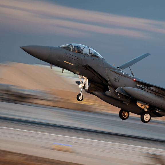 رئيس سابق للاستخبارات العسكرية الإسرائيلية: صدام عسكري أميركي - إيراني محتمل خلال أيام