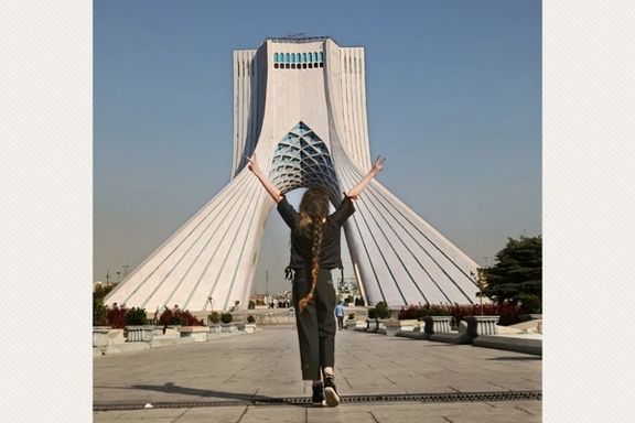 حرکت نمادین یک دختر در میدان آزادی تهران