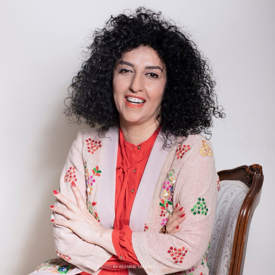 نرگس محمدی، برنده جایزه نوبل صلح زندانی، در یک پرونده جدید به ۱۵ ماه زندان محکوم شد