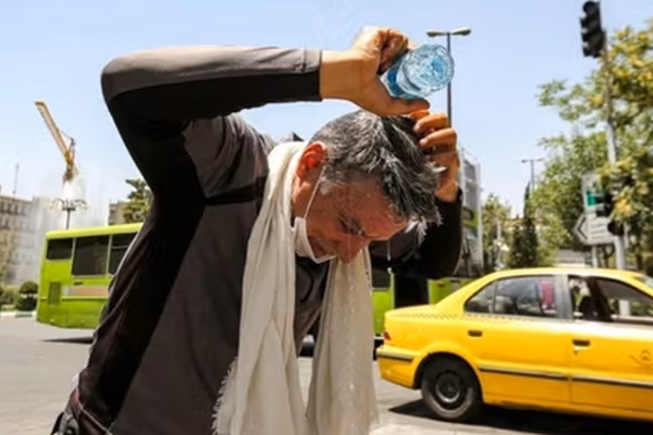 قطع مکرر برق زندگی و کسبوکار بسیاری از مردم را مختل کرده است