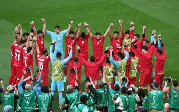 حلقه اتحاد ملیپوشان فوتبال ایران با دستبند مشکی