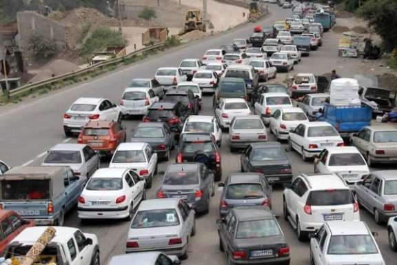 تلاش شهروندان تهرانی برای خروج از پایتخت، ترافیکی بسیار سنگین در خروجیهای تهران ایجاد کرده است