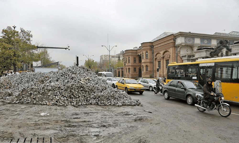 خلع سلاح خیابان؛ پشت‌پرده برچیدن سنگ‌فرش‌ها از بهارستان تا ۳۰ تیر