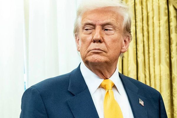 صحيفة خامنئي: ترامب ارتكب حماقة كبرى.. وسندفن البوارج الأميركية في قاع المياه الخيجية