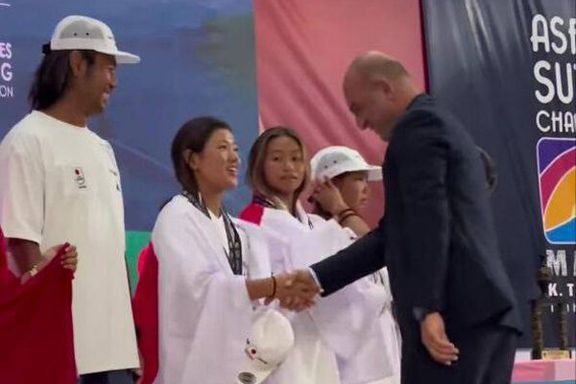 برکناری رییس انجمن موجسواری به دلیل دستدادن با یک زن