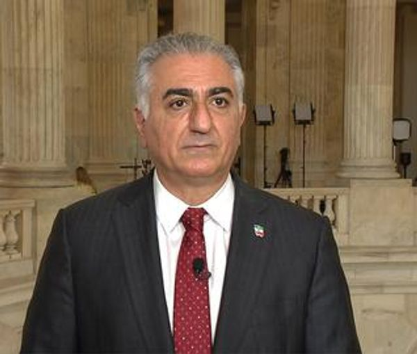 شاهزاده رضا پهلوی خواهان شرکت مردم در مراسم چهلم کیان پیرفلک، آیلار حقی و حمیدرضا روحی شد