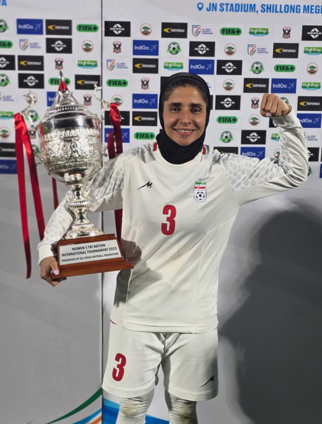 عاطفه رمضانی‌زاده، عضو تیم ملی فوتبال زنان ایران و کاپیتان خاتون‌بم به استرالیا پناهنده شد